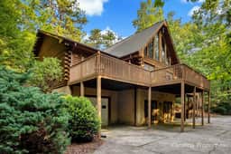 Lazy Bear Lodge - Image 2