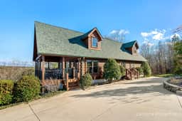 Cozy Bear Lodge - Image 3
