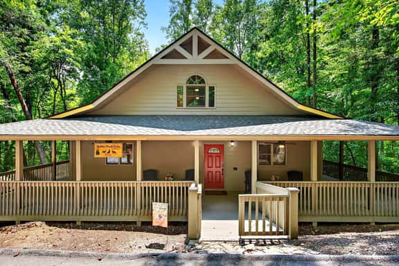 Golden Creek Cabin - Image 1
