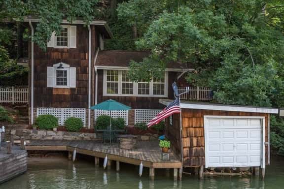 Cottage In The Cove - Image 1