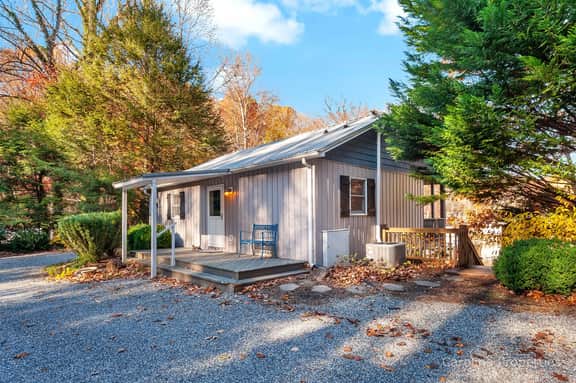 The Cottage at Grey Logs Cove - Image 3