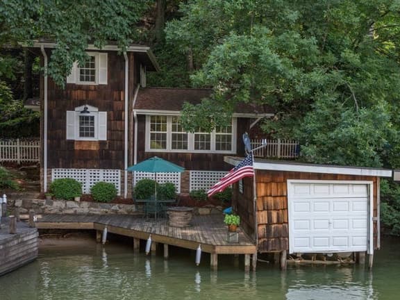 Cottage In The Cove - Image 1